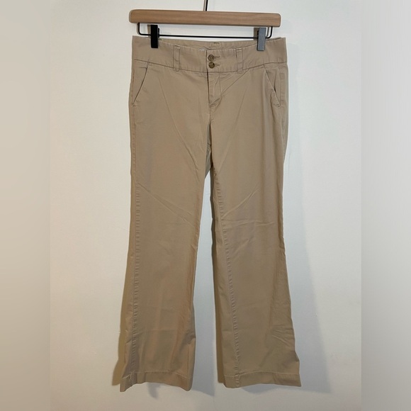 Old Navy Mid Rise Khaki Chino Pants Size 4 Boot Flare Y2K Corpcore - Picture 1 of 11